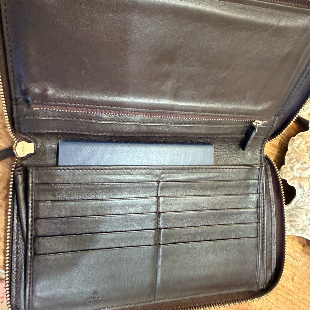 Authentic Gucci Dark Brown Leather Zip Wallet. COA. - Picture 8 of 9